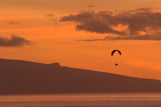 Coucher de soleil en parapente