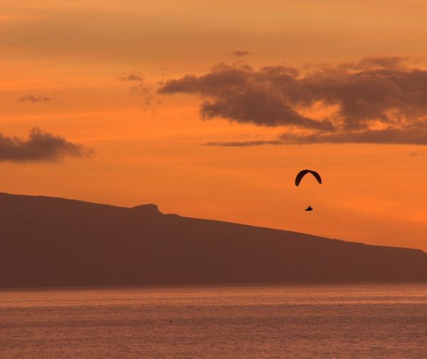 Coucher de soleil en parapente